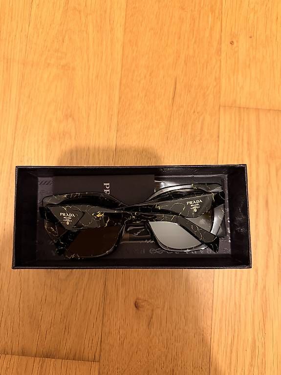 Occhiali & Lenti: Prada Sonnenbrille PR 19ZS black used – Usato da Aesch BL venduto da ack_x8zg 1