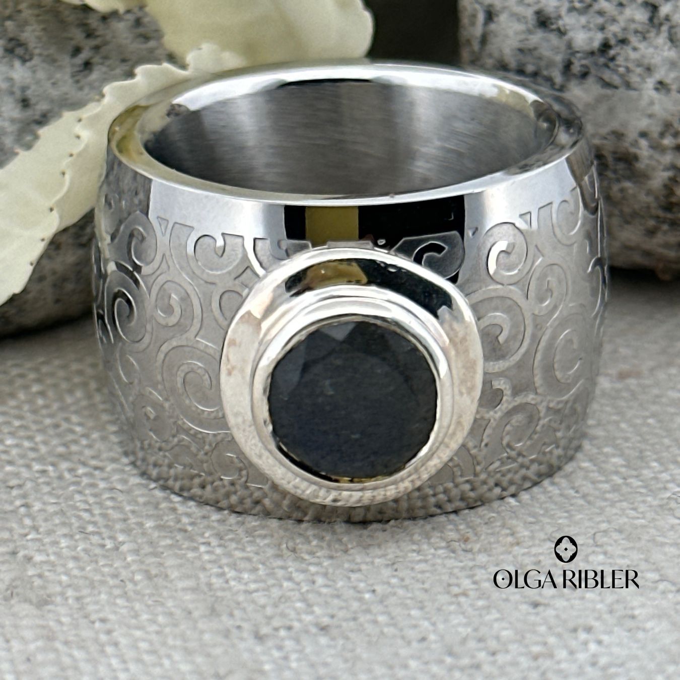 Olga Ribler Bagues: Edelstahlring mit Labradorit, Gr. 62 – Neuf (Voir description) à Luzern par MonikaS03