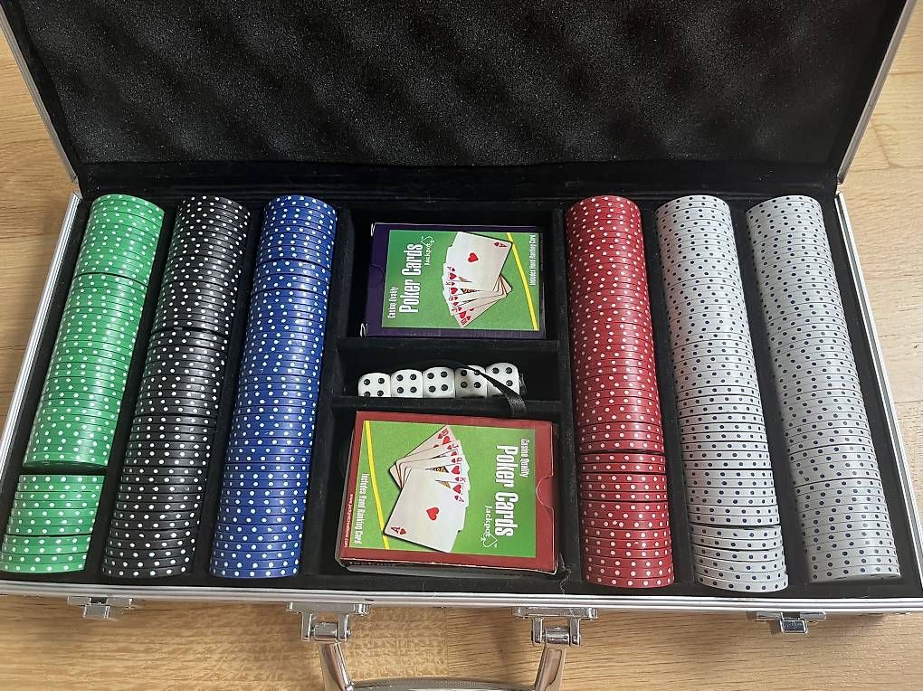 Giochi: Pokerset / Pokerkoffer neuwertig – Nuovo (secondo la descrizione) da Luzern venduto da Alhae
