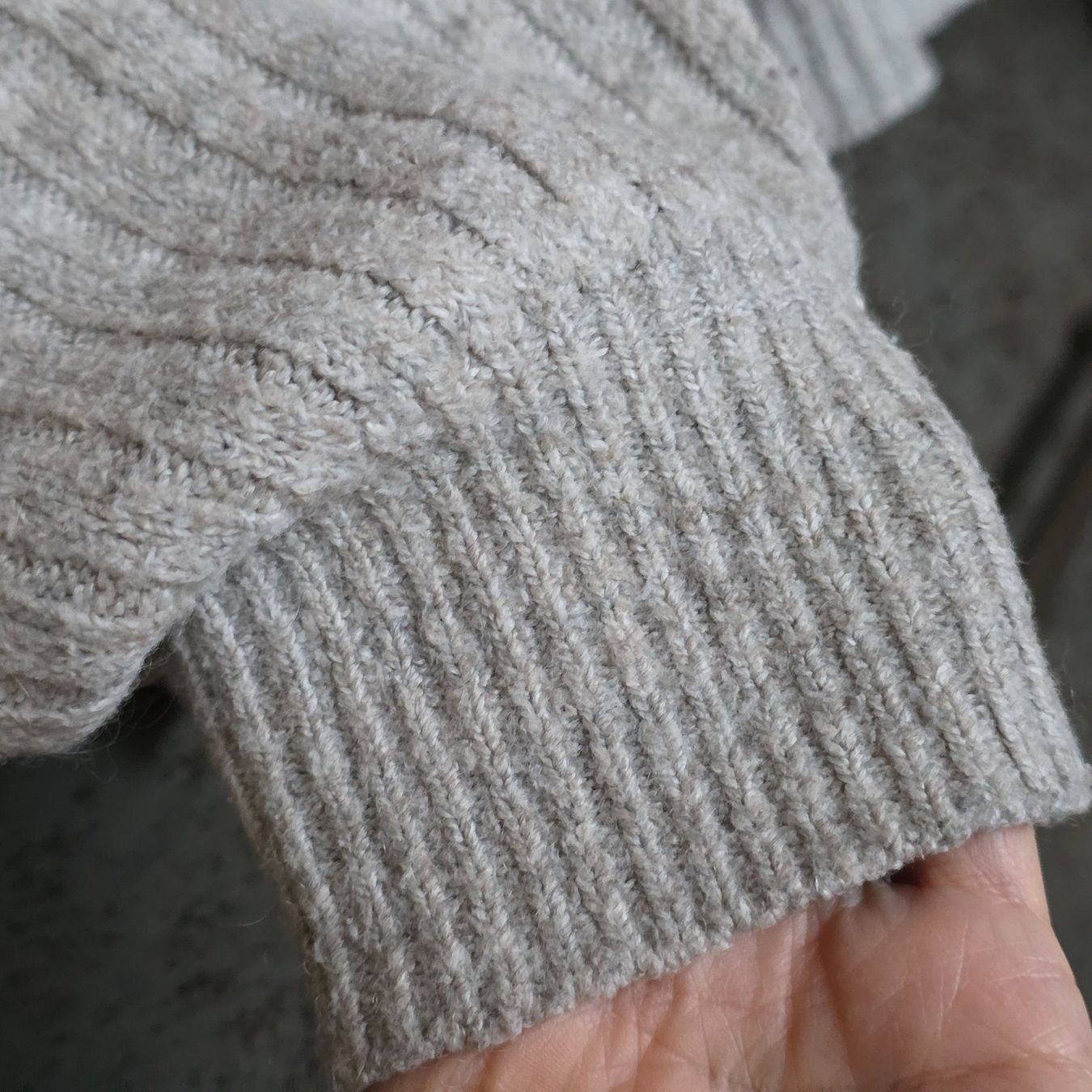 H&M Maglioni & Felpe: 🐸 H&M PULLOVER XS GRAU RIPPSTRICK KUSCHLIG – Usato da Môtier (Vully) venduto da Frogs 1