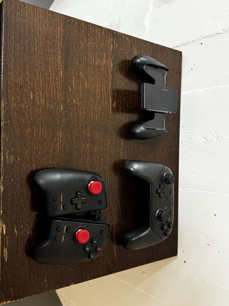 Nintendo Console: Nintendo Switch Oled, Pro Controller und Spiele – Usato da Binningen venduto da mareger 2