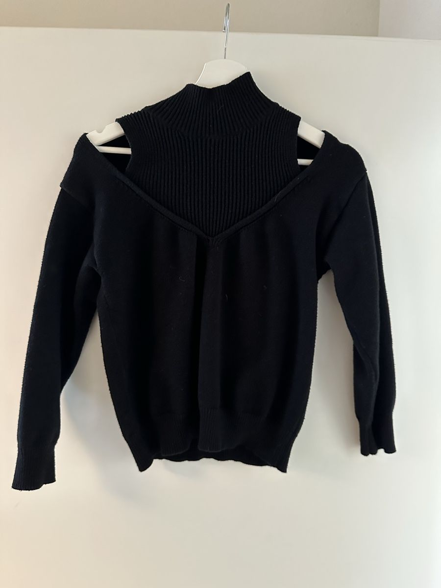 Pullover & Sweatshirts: Schwarzer Damenpullover Grösse S mit Cut-Outs – Gebraucht aus Reinach BL von Alles_muss_weg00 3