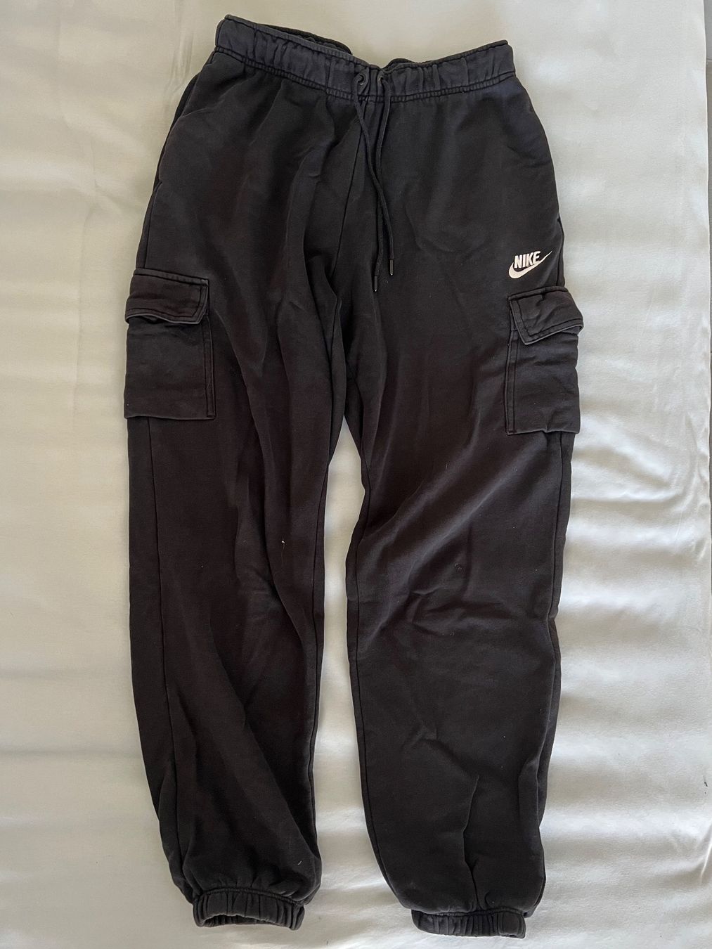 Nike Pantaloni: Nike Cargo Jogginghose Schwarz Groesse S gebraucht – Usato da Stäfa venduto da Schatztruhe05