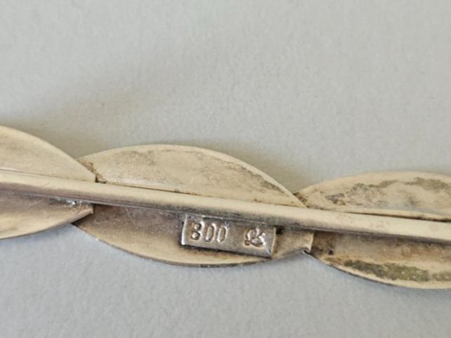 Spille & Fermagli: Antike Brosche aus Silber 800 im Blattdesign – Usato da Urdorf venduto da Colina 5