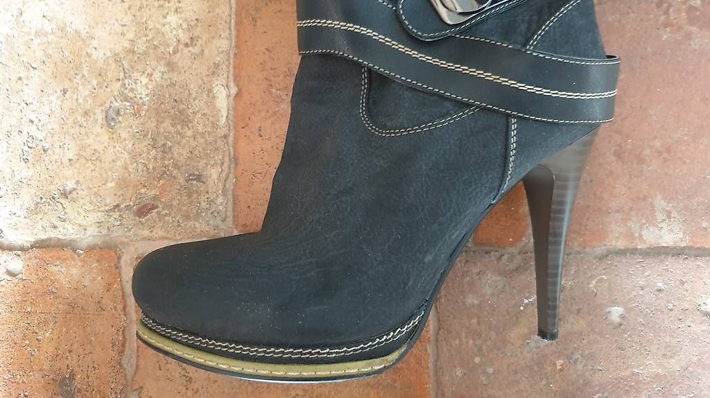 Scarpe da donna: Bottes à talons – Usato da Pully venduto da san_b2w6 1