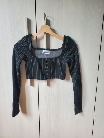 Urban Outfitters Women's Gr.S, Black and White Crop-top