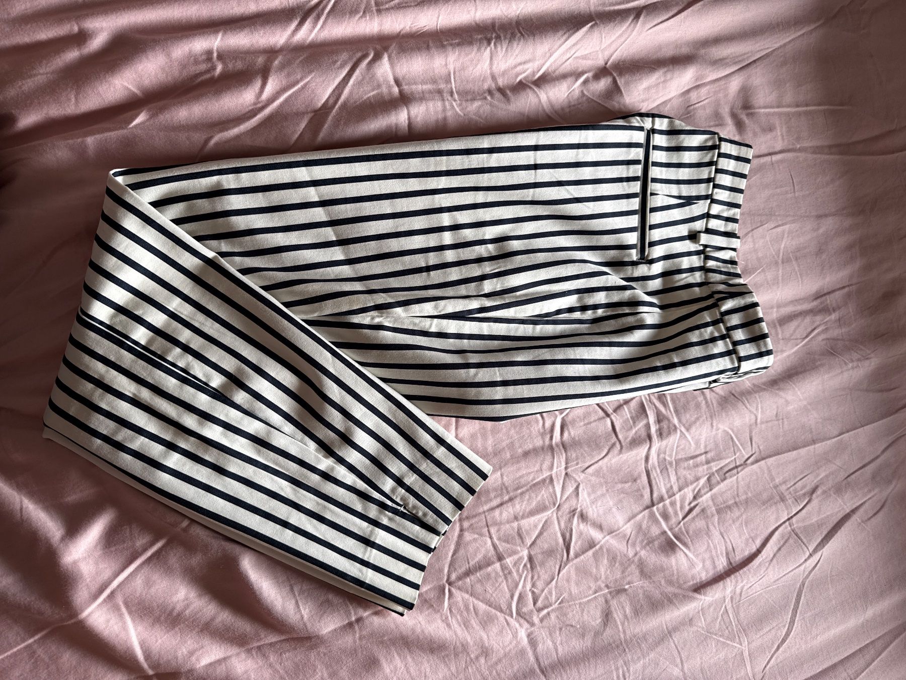 Pantaloni: Pantalon rayé marine et blanc Taille 36 – Usato da Crissier venduto da cri_cfz7 2