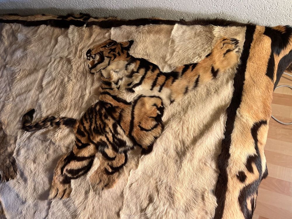 Sehr schöner Fell Bettüberwurf mit Tigern und Löwen 8
