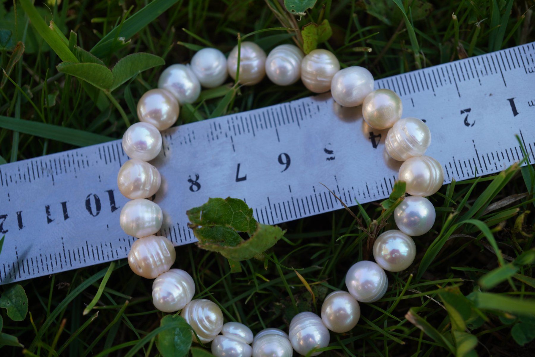 Minerali & Pietre curative: Perlen Gross Weiss  Armband mit Gummizug – Nuovo e nell'imballaggio originale da Eschenbach SG venduto da topstone 5