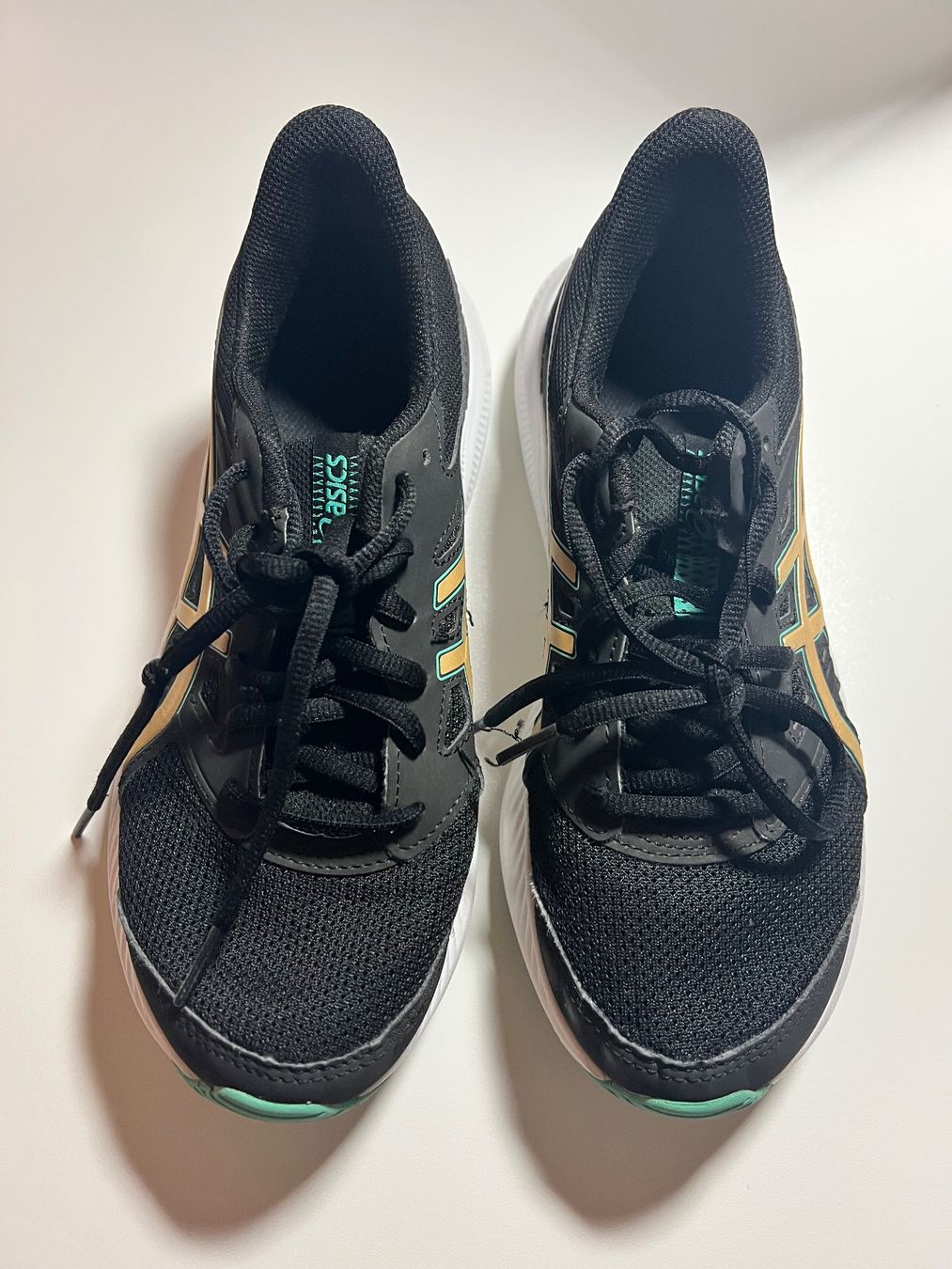 Scarpe da uomo: Asics Turnschuhe schwarz Grösse 36 – Usato da Stallikon venduto da Biene76
