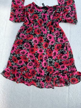 🌺 Robe Noire à Fleurs avec Œillets Rouges - T.32 🌺