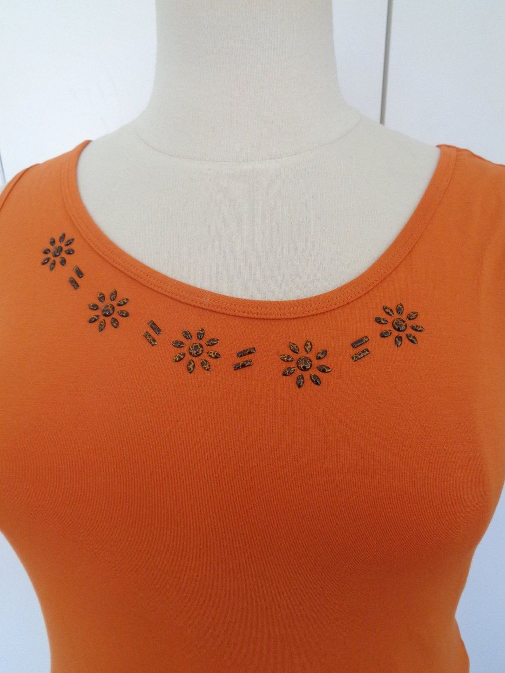 Top: Top orange coton T. 44, 46, 48, 50, 52 – Nuovo (secondo la descrizione) da Marin-Epagnier venduto da Madja 1