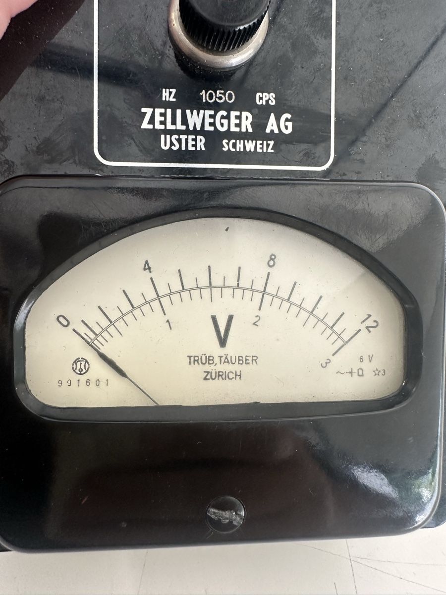 Misurare: Vintage Zellweger AG Uster Messgerät mit Ledertasche – Usato da Zetzwil venduto da ZB05 1