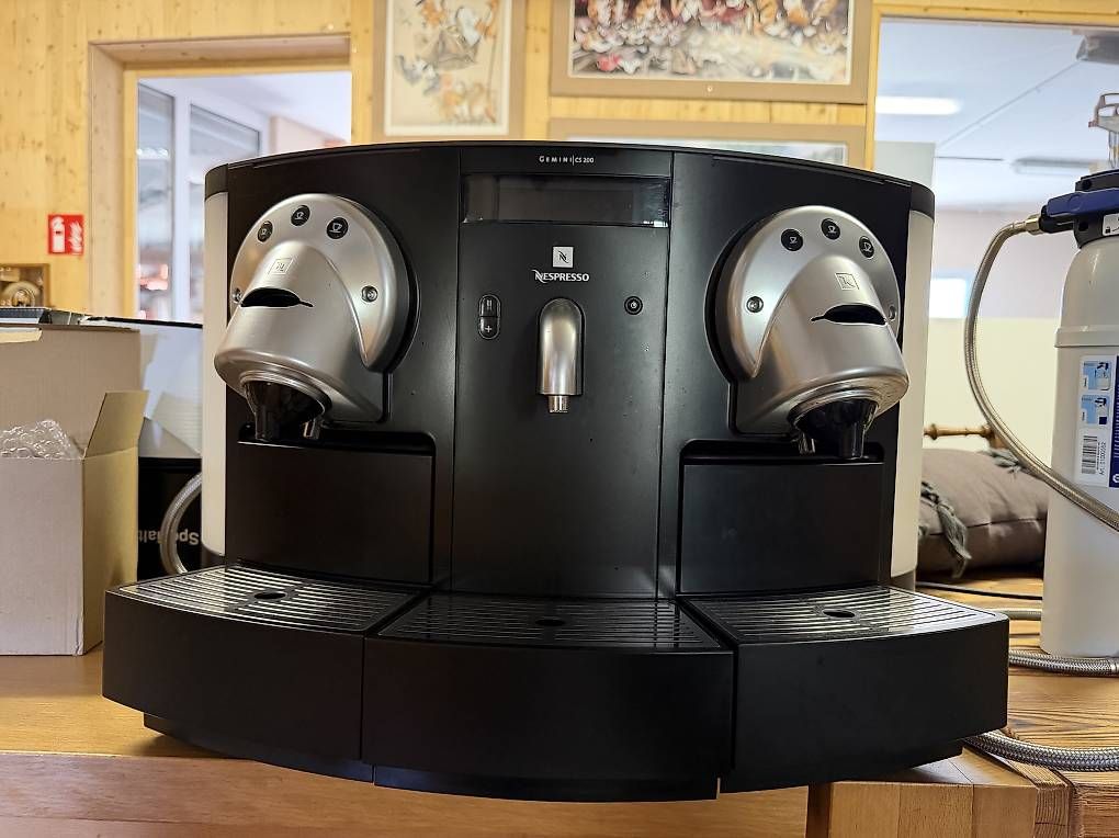 Kaffeemaschinen & Espressomaschinen: Nesspresso Professional CS209 – Gebraucht aus Kaltbrunn von DiewildenKerle01