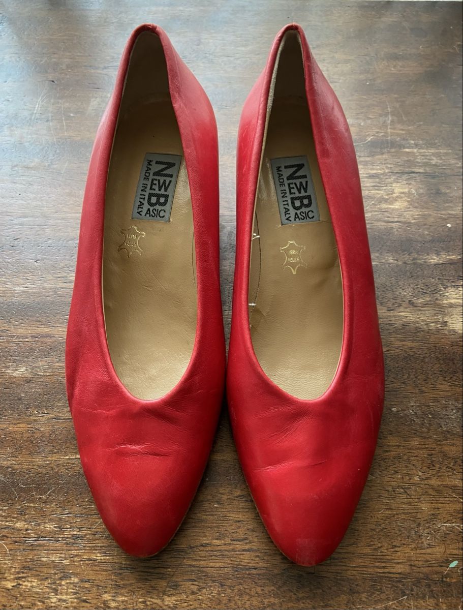 Scarpe da donna: NEW BASIC Pumps Leder rot Grösse 37,5 – Usato da Fislisbach venduto da KolibriSecondhand 2
