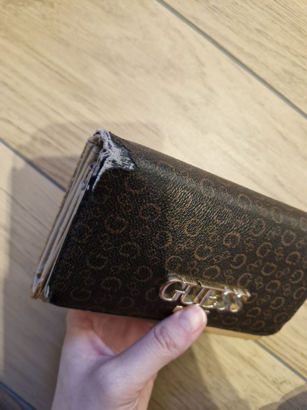 Guess Portafogli: Guess Geldsack – Usato da Muotathal venduto da Sereina-muheim 5