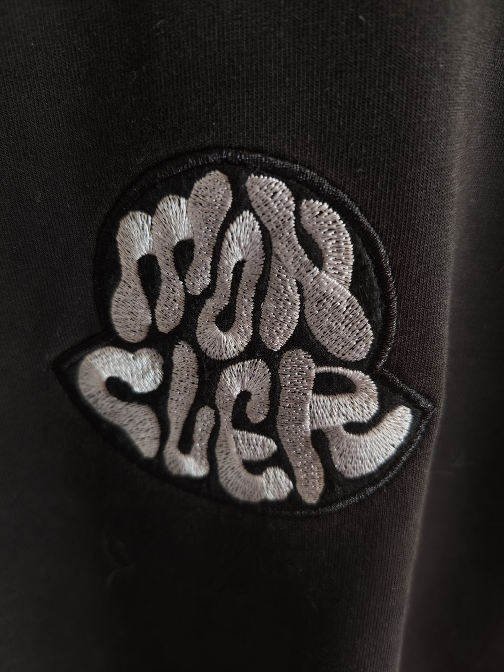 Moncler Pulls & Sweat-shirts: Moncler Pullover schwarz Grösse XL  – D'occasion à Niederglatt SG par bella2022 3