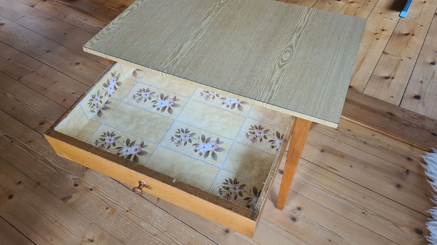 Set di tavolo e panche: Kindertisch mit Stuhl – Usato da Wald ZH venduto da Imlac 1