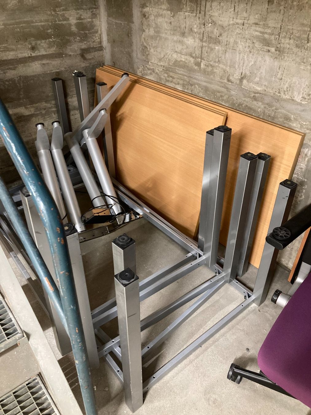 Bureaux: 2x Schreib-/Bürotisch – D'occasion à Mönchaltorf par Malediven04