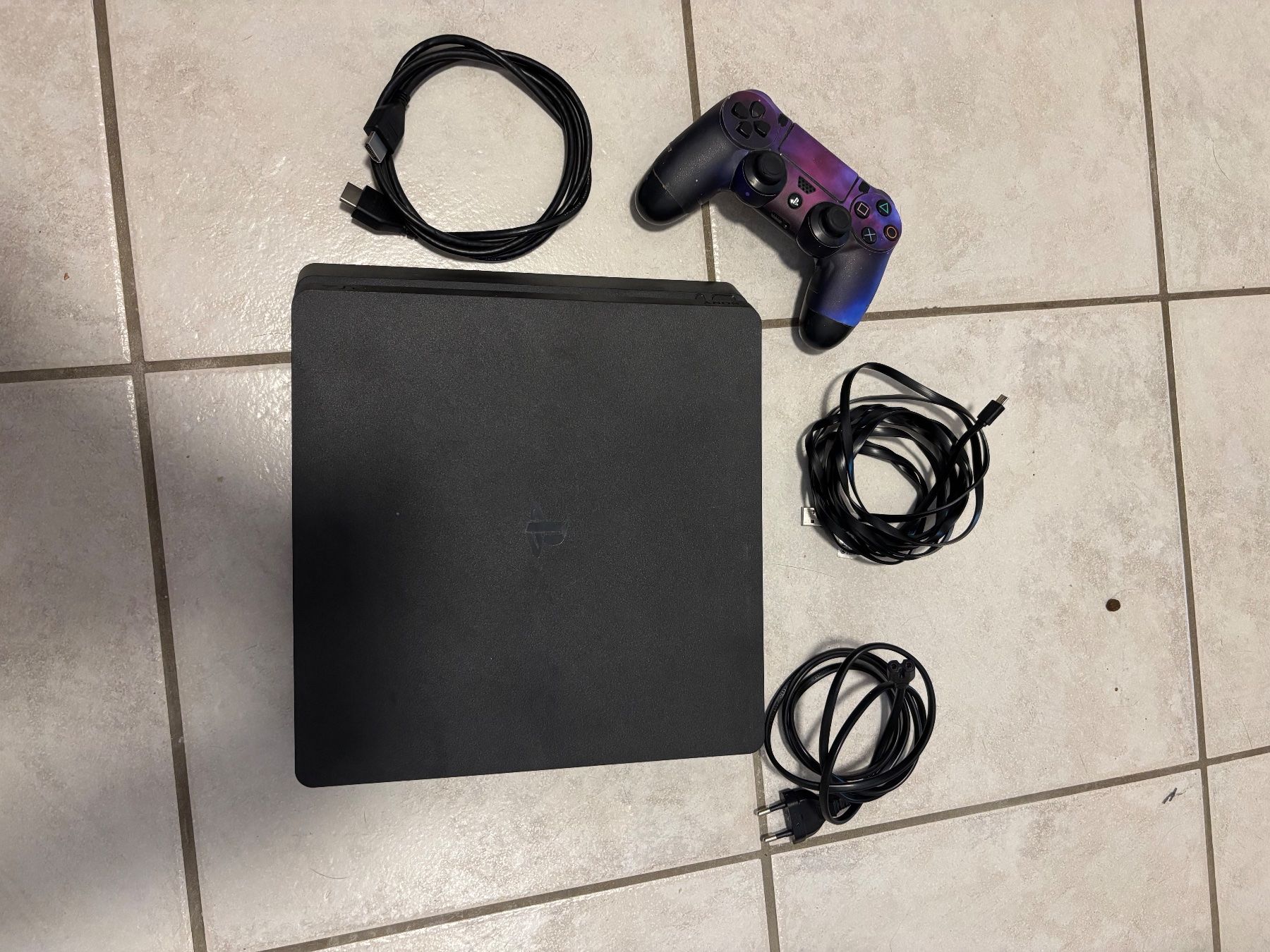 Sony Console: Sony PlayStation 4 Konsole mit Controller gebraucht – Usato da Schafisheim venduto da Chillout123