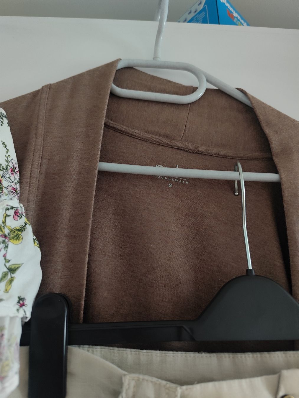 Lotti di vestiti: Damen Set Bluse, Leinenjupe + Loungejäggli – Usato da Zürich venduto da Claudia_Zueri 2