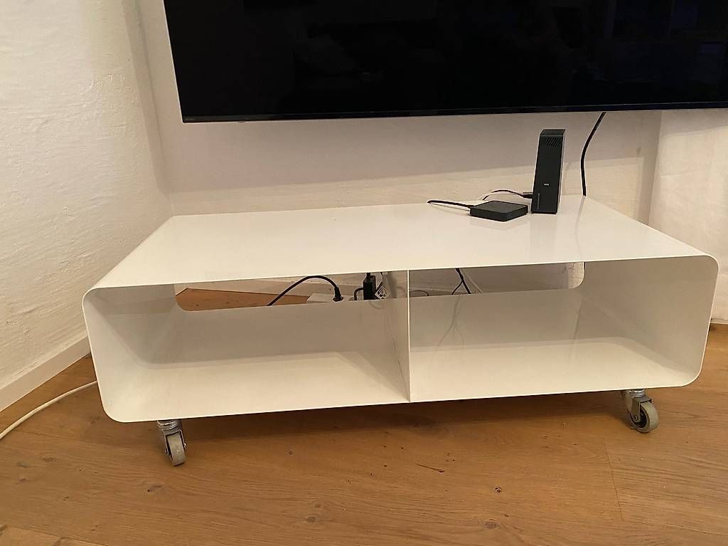 Mobili TV: TV Möbel Metall KaRe Design – Usato da Mühlau venduto da Johuiii