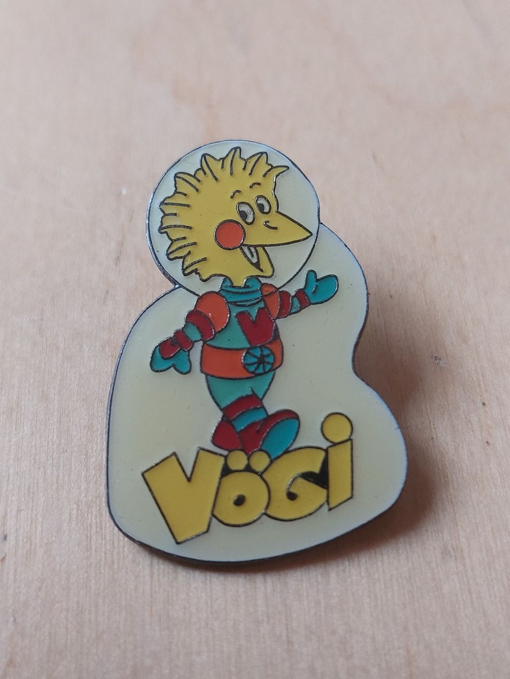 Placchette & Badge: 8 VÖGI - PIN – Usato da Gipf - Oberfrick venduto da Esnoopy 8