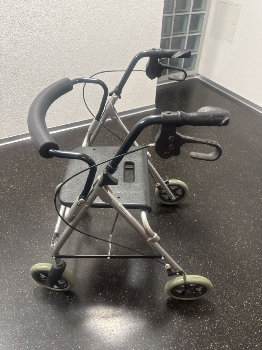 Gehhilfen: Rollator  – Gebraucht aus Horgen von jpa_2z8y 1