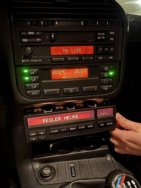 BMW Toutes les pièces auto: BMW E36 Bordcomputer REPARATUR Pixelfehler OBC-11 – D'occasion à Würenlos par Daveness