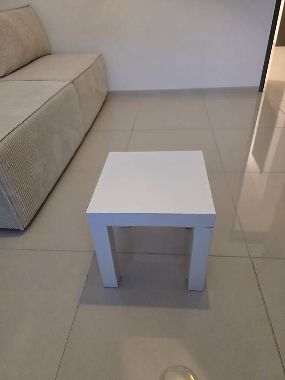 Tables: Beistelltisch weiss IKEA – D'occasion à Richenthal par RahelHe