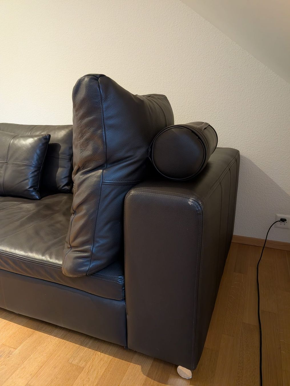 Divani: Ledersofa, in gutem Zustand – Usato da Zürich venduto da Kharif 1