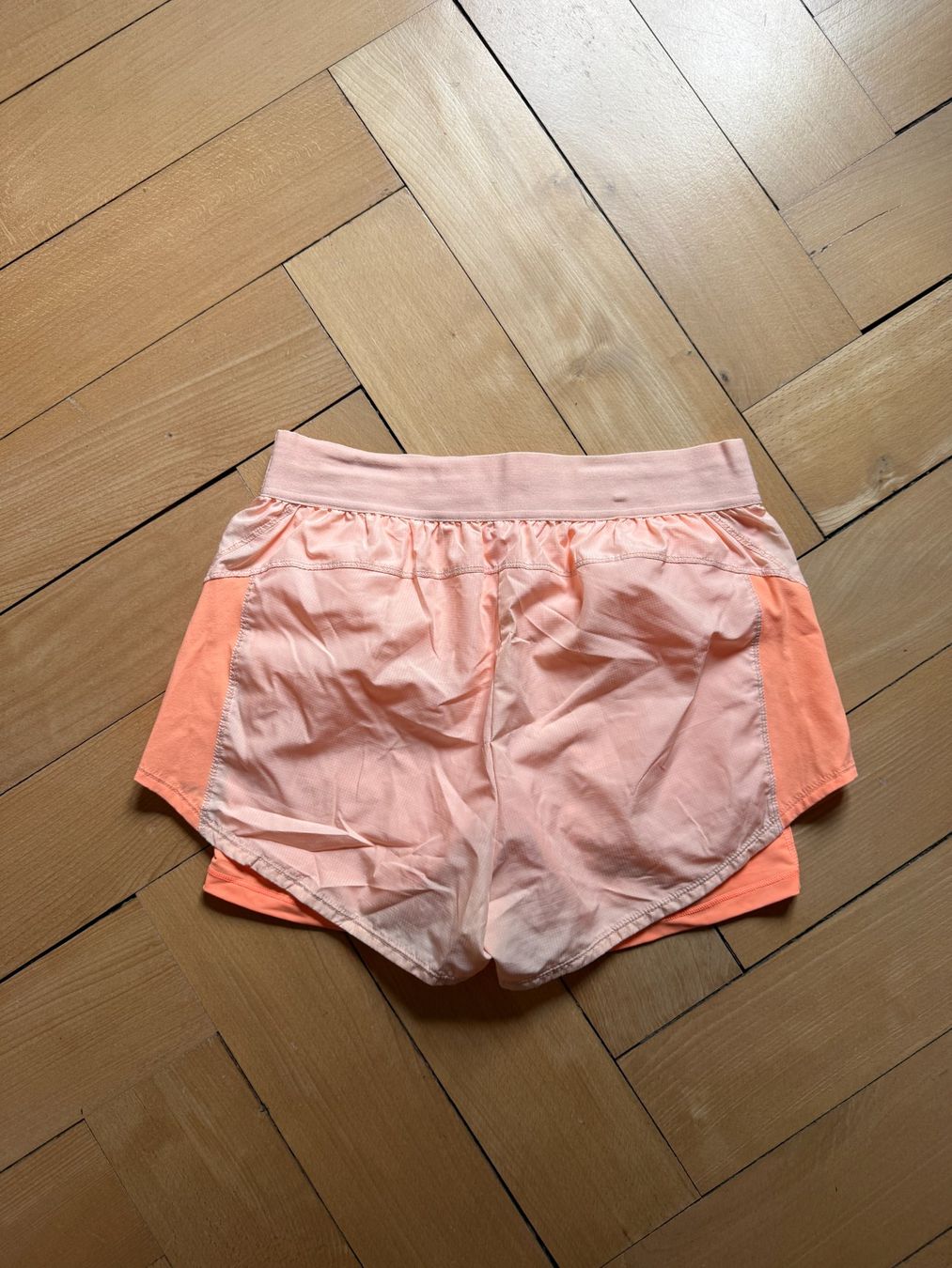 H&M Pantaloni: Sport Shorts neonorange 38 – Usato da Zürich venduto da Diazaio 1