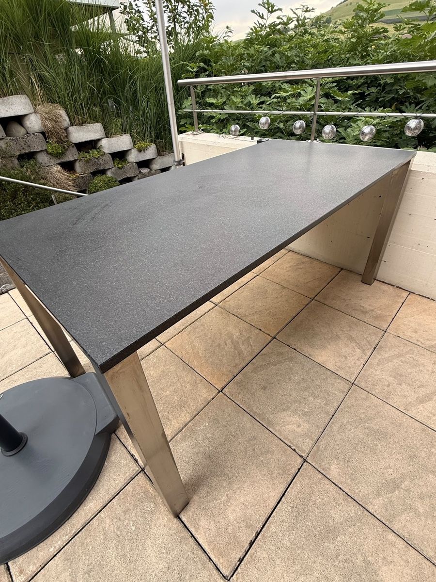 Tavoli: Gartentisch Granit Cadiz / Steintisch mit Edelstahlgestell – Usato da Immensee venduto da basi.marco 1