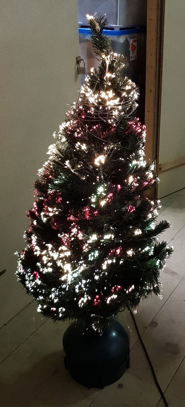 Alle Dekorationen: Weihnachtsbaum mit Farbwechsel, ca. 150 cm hoch, Top! – Gebraucht aus Kirchberg SG von Bibsli 3