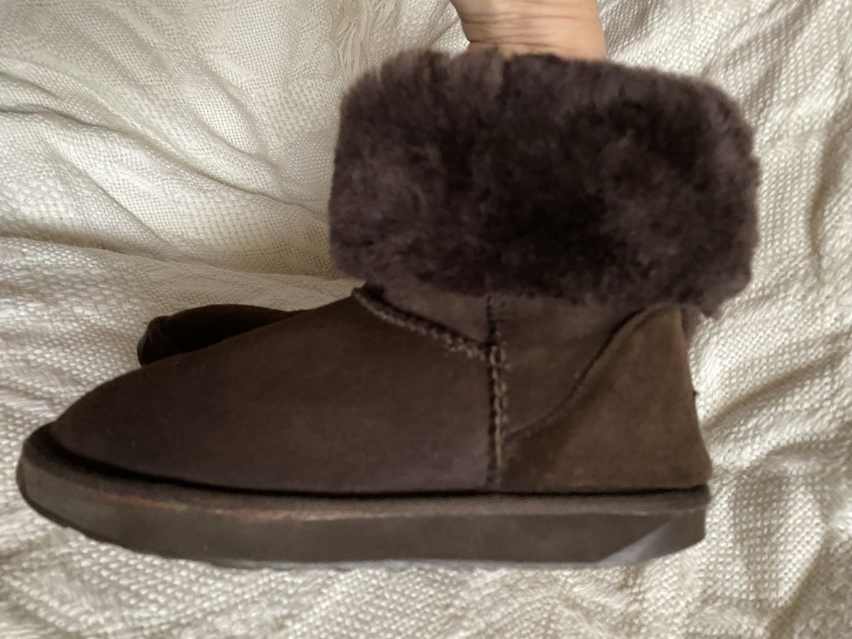 Ugg Scarpe da donna: Bottes UGG marron pointure 38 – Usato da Geneve venduto da Monthoux13 2