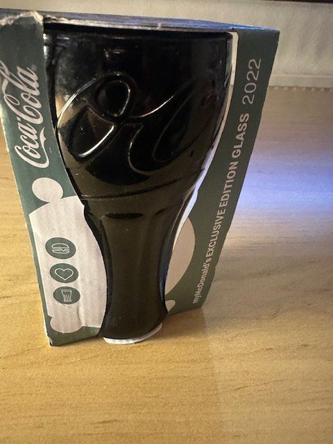 Coca-Cola Bicchieri: MCDO COCA COLA VERRE NOIRE EXCLUSIVE EDITION 2022 – Nuovo e nell'imballaggio originale da Bernex venduto da eunicefitz