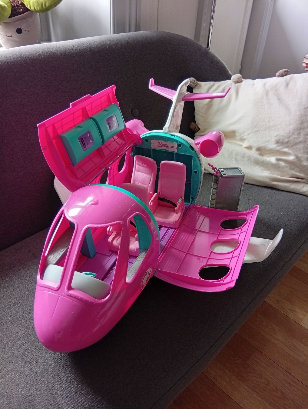 Jouets: Barbie Flugzeug – D'occasion à Solothurn par GabiSt.