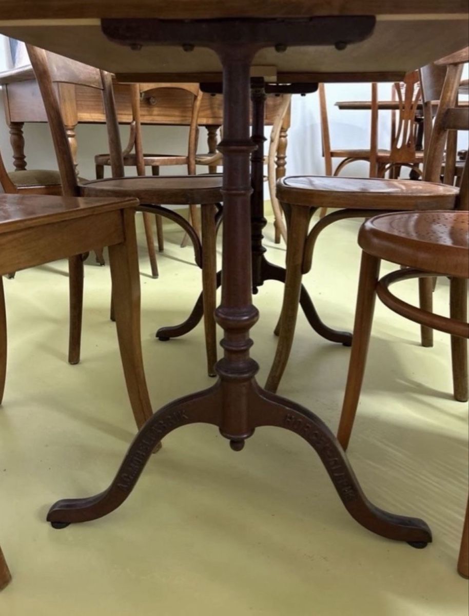 alter Beizentisch, Esstisch, Horgen Glarus Gussfüsse (D'occasion) à ...