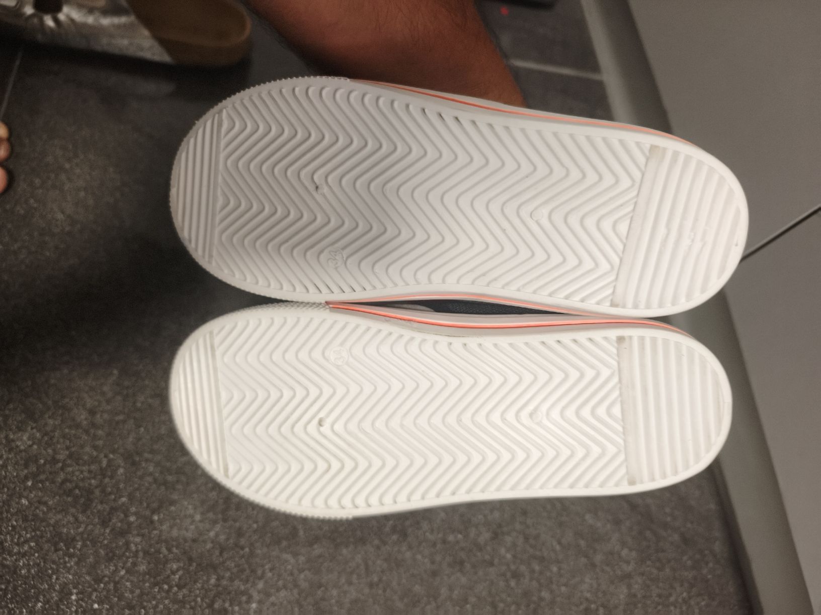 Schuhe für Jungen: Naruto Kinder-Slipper – Grösse 34 – Gebraucht aus Chur von tun_dy8m 5