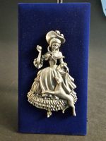 Tableau avec Sculpture en Étain sur Velours bleu Marine