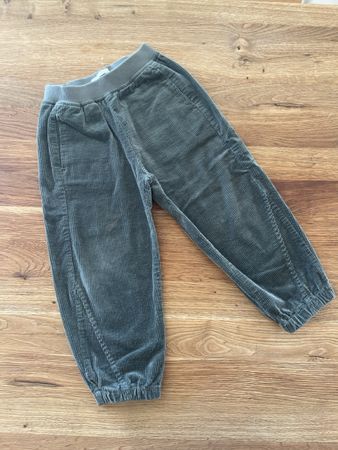 Zara Cordhose aus 99% Baumwolle in Gr. 110
