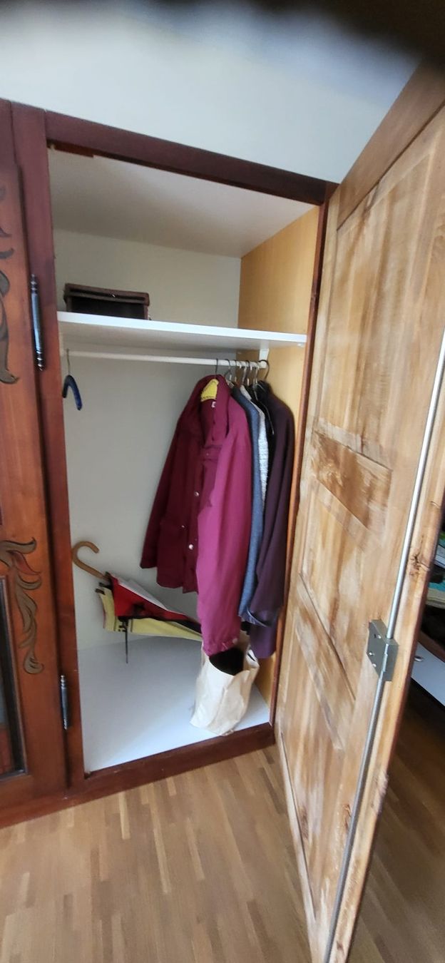 Armadi: Wunderschöner Bauernschrank bemalt Atelier Rogenmoser – Usato da Röschenz venduto da Bravo1234 9