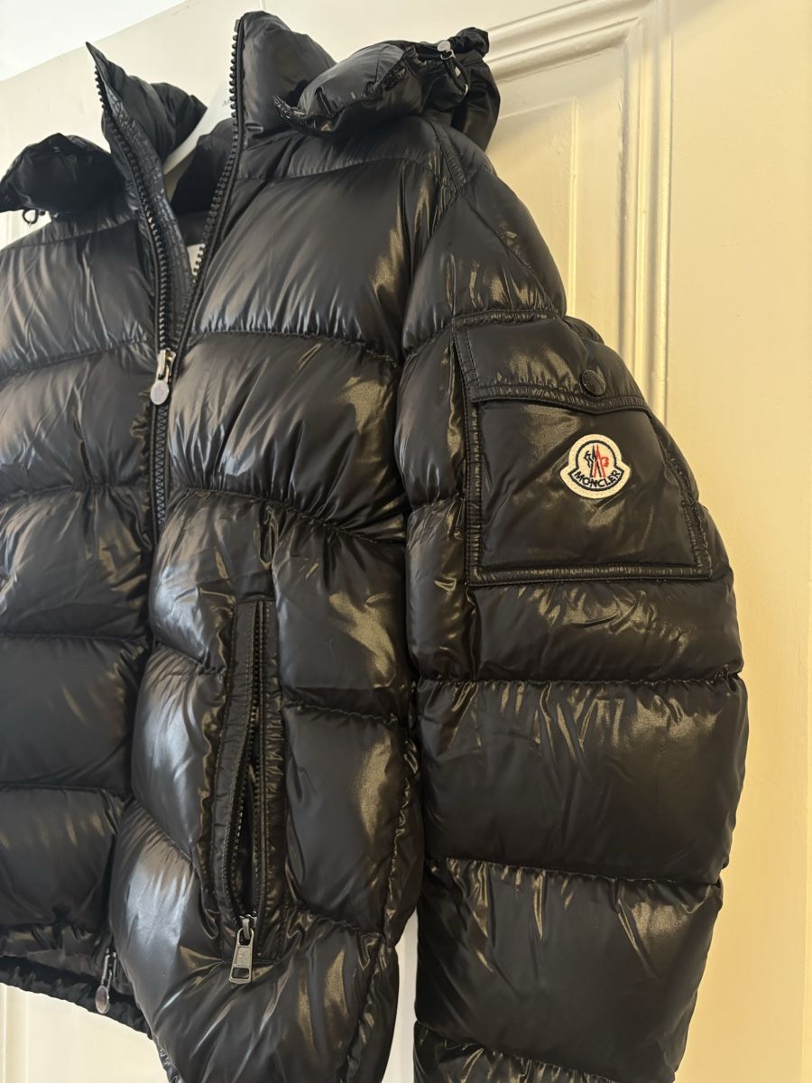 Moncler Vestes: Moncler Maya Short – Neuf (Voir description) à La Chaux-de-Fonds par Titine. 1