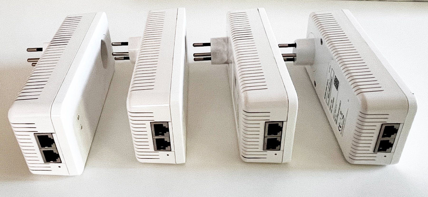 Devolo Lecteurs & Adaptateurs: 4x Devolo dLAN 1200+ WiFi ac Powerline Adapter weiss – D'occasion à Zuchwil par Tinu4528