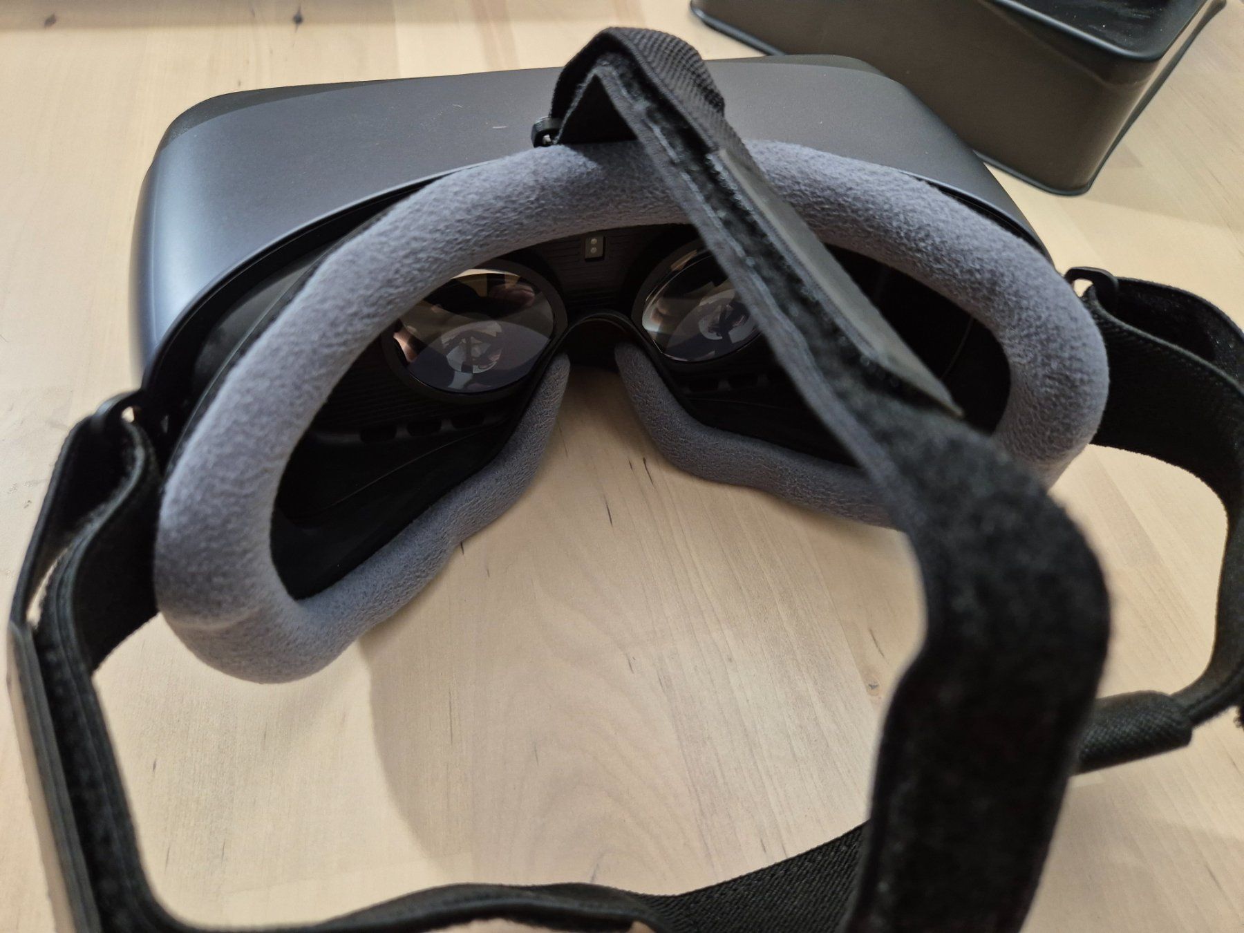 Samsung Casco VR: Samsung Gear VR with Controller – Usato da Näfels venduto da msv_qj2g 2