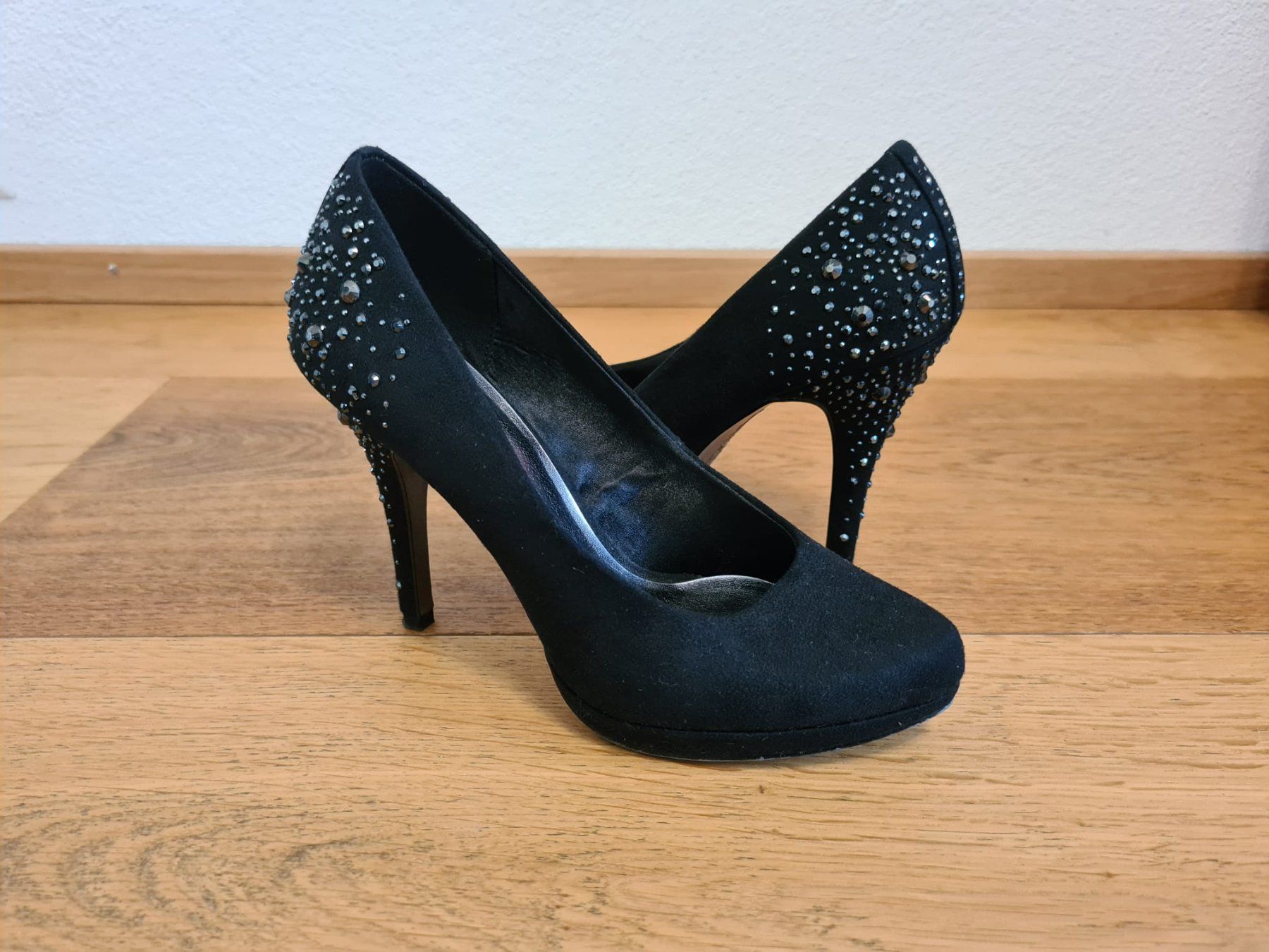 Scarpe da donna: Pumps mit Strasssteinen – Usato da Root D4 venduto da DMA02