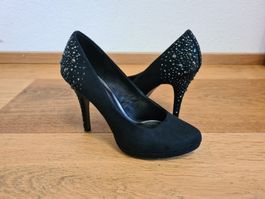 Pumps mit Strasssteinen