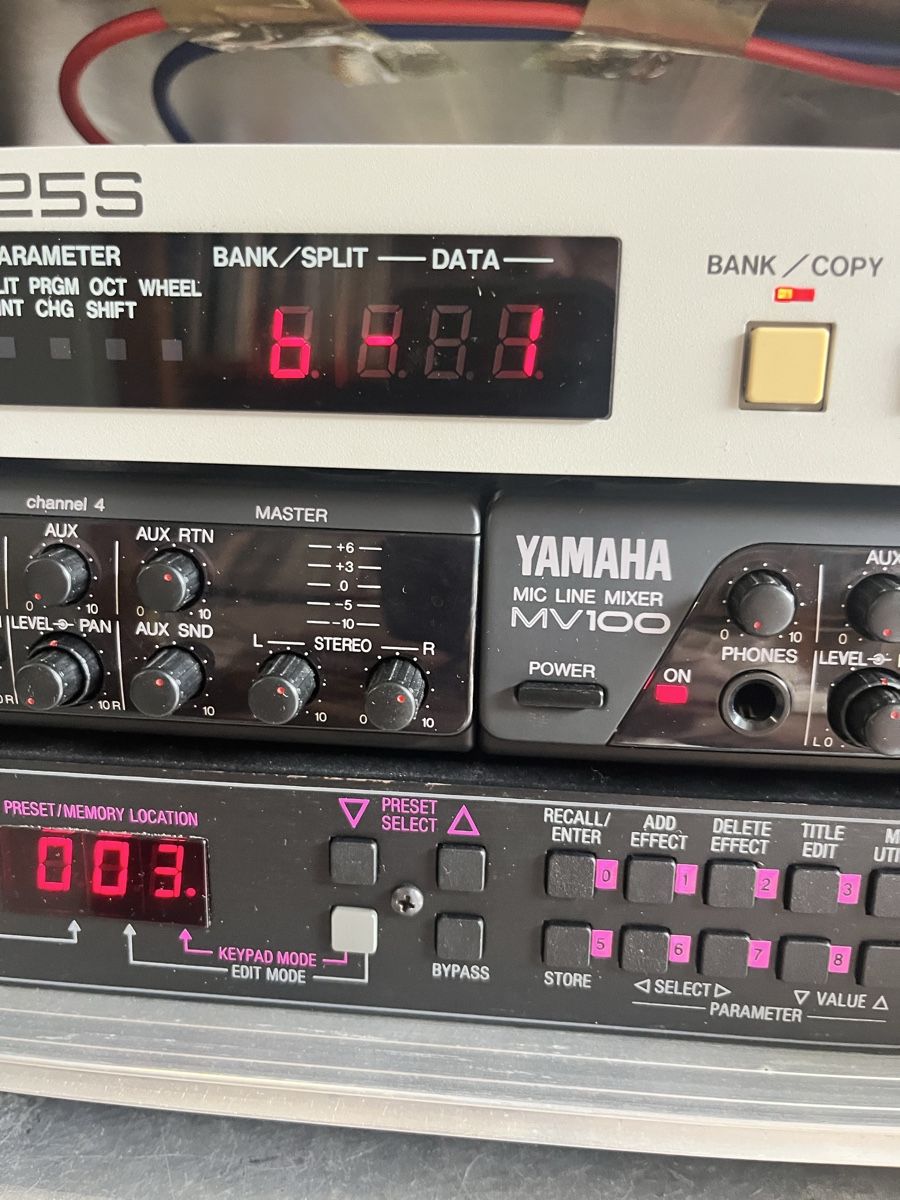 Yamaha Console di mixaggio: Rack audio complet avec 4 appareils  🎸 – Usato da Crissier venduto da Texavery01 3