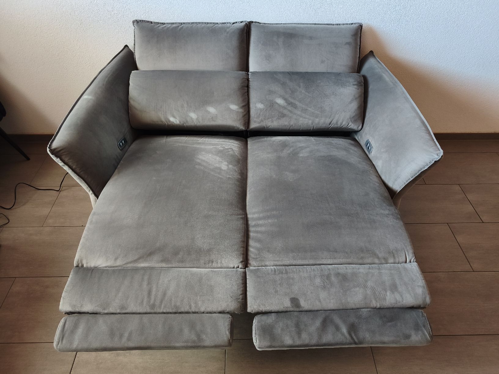 Divani: Modernes 2er Sofa mit elektrischer Relaxfunktion. – Usato da Brienz BE venduto da Skoda78 1