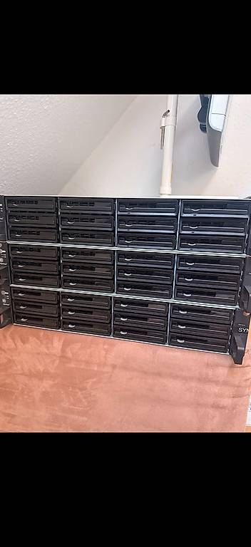 Server: RS3614xs + 2 Mal RX1214 – Usato da Adliswil venduto da lul_5h6f